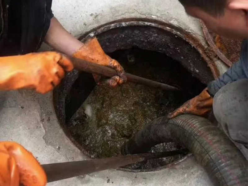 绥江清理化粪池时如何避免沼气的危害?